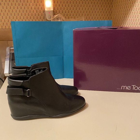 Me Too Wedge Boot - Picture 4 of 7